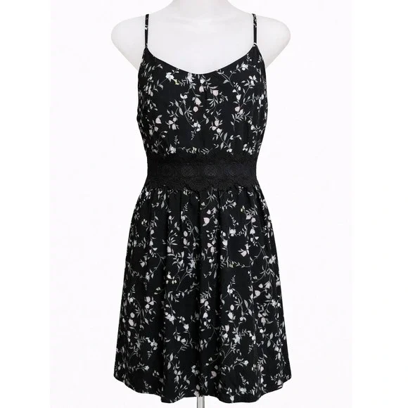 Bundle 2 Dresses Veveret White Tencel Button Front /I Heart It Black Flor Lace M - Picture 6 of 9